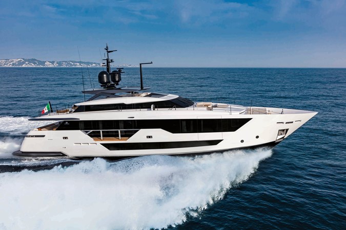 Custom Line CL 106 Yacht For Sale